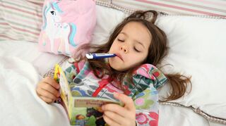 Kinderkrankengeld ist eine Leistung der Krankenkassen – nur gesetzlich Versicherte erhalten sie.