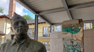 Soldaten-Statue vor dem DDR-Museum