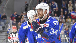 Adler Mannheim gewinnen gegen Nürnberg Ice Tigers.