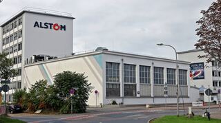 Blick auf den Standort von Alstom in Mannheim-Käfertal. Bis 2026 will das Unternehmen alle Werksgebäude dort verkaufen.