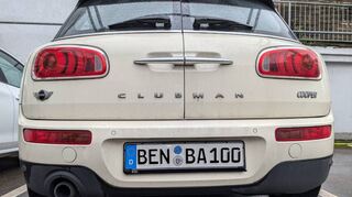 So könnte ein Kennzeichen für Bensheim aussehen. Natürlich handelt es sich bislang nur um eine Fotomontage. Die Einführung von Autokennzeichen für mittelgroße Städte wird aktuell jedoch ernsthaft diskutiert.