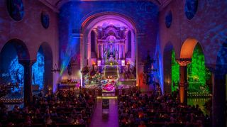 Sehr gut besucht war die Lorscher Kirche am Montagabend, als Musik von Cat Stevens präsentiert wurde.