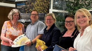 Der Soroptimist International Club Bensheim/Heppenheim unterstützt die Wohnungslosenhilfe. Unser Bild zeigt (v.l.) Susanne Krömker, Björn Metzgen, Kathrin Zwissler-Velten, Julia Buß, und Annett Pielsticker.