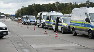 Jede Menge Polizeiautos waren gestern an der Rastanlage Lorsch-West zu sehen. Auch der Zoll war an der A 67 im Rahmen der „Sicherheitswoche“ im Einsatz.