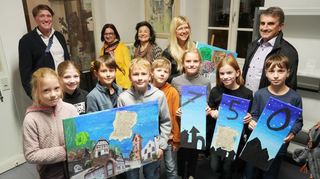 In der Stadtbücherei präsentierten junge Künstler ihre Werke zu „750 Jahre Zwingenberger Stadtrechte“.