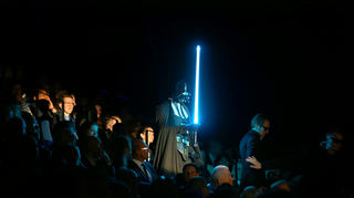 Auch die aus "Star Wars" bekannte Figur Darth Vader war bei der Eröffnung des Mannheimer Opal zu sehen.