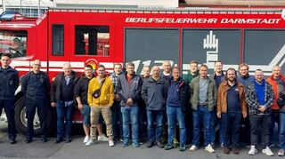 Das Bild zeigt die Einsatzabteilung der Freiwilligen Feuerwehr Zwingenberg bei ihrem Besuch der Berufsfeuerwehr Darmstadt.