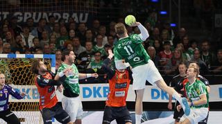 Vor allem die Ausnahmespieler Lasse Andersson (Nummer 11) und Mathias Gidsel (Nummer 19) machten den Löwen bei den Füchsen Berlin zu schaffen.