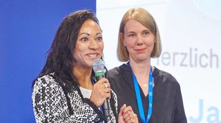 Mitverantwortlich für die Ausbildung bei Roche in Deutschland (v.l.): Arbeitsdirektorin Virginia Bastian und Katharina Pille, Leiterin der Aus- und Weiterbildung.