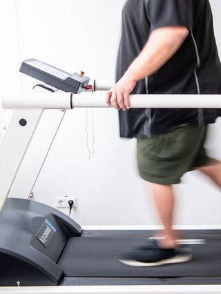 Mindestens zweieinhalb Stunden Sport pro Woche empfiehlt die Weltgesund-heitsorganisation WHO: Nur 70 Prozent der Deutschen halten sich daran.