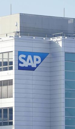 Ein Schild mit der Aufschrift «SAP» hängt an einem Gebäude der Konzernzentrale des Softwareunternehmens SAP. Der Konzern gibt am 24. Januar seine Zahlen für das abgelaufene Geschäftsjahr bekannt. +++ dpa-Bildfunk +++