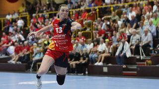 In der vergangenen Saison setzten sich die Flames im Heimspiel gegen den Thüringer HC 30:29 durch; Alicia Soffel, die hier einen Tempogegenstoß abschließt, erzielte dabei vier Tore.