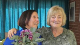 Ulrike Peter (rechts) dankte Referentin Christel Caldone.