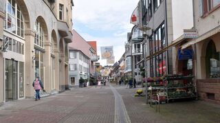 Die Fußgängerzone in der Friedrichstraße soll im Zuge der Innenstadt-Offensive „aufgeräumt“ werden.