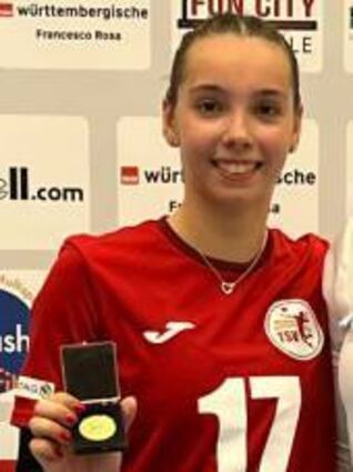 TSV Auerbach Volleyball 3. Liga Clara Bräunig (li) wurde in SchwäbischGmünd zum MVP gewählt