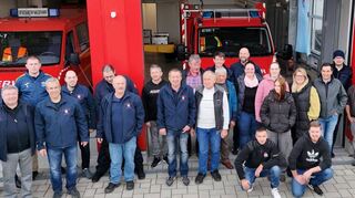 Die Feuerwehr Schwanheim und ihre Besucher von der polnischen Feuerwehr aus Laziska.