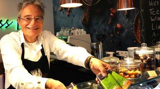 Stefan Wendel freut sich, dass er in seiner Bensheimer Confiserie seit gestern von einem deutschen Hersteller gefertigte Schokolade im „Dubai Style“ anbieten kann.