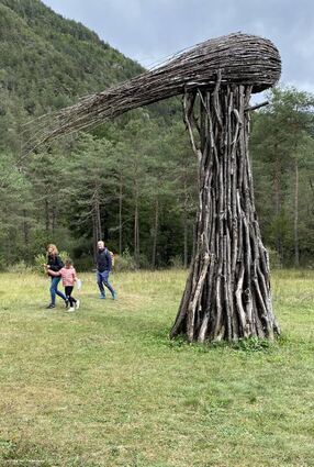 Kunst trifft Natur: „Ledro Land Art“ mitten im Wald.
