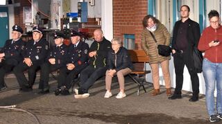 Sowohl die Mitglieder der Ehren- und Altersabteilung der Freiwilligen Feuerwehr, links, als auch Gemeindevertreter beobachteten die Übungen der Freiwilligen Feuerwehr Einhausen.