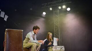 Am 9. November wird im Parktheater das Theater- und Zirkusstück „Aufleuchten“ gezeigt.