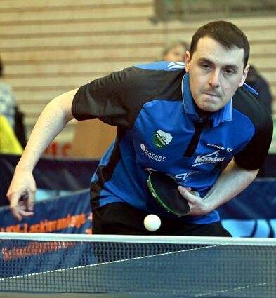 Timo Freund war an einem Doppel-Zähler beteiligt und gewann seine beiden Einzel, er holte den wichtigen fünften Punkt für Fehlheim.