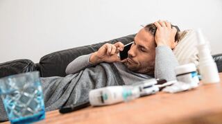 Wer nur leichte Symptome hat, kann sich telefonisch krankschreiben lassen, wenn der Arzt ihn kennt.