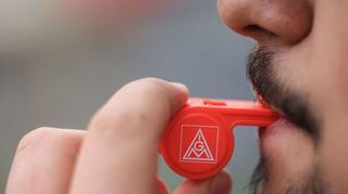 Die IG Metall macht ernst mit Warnstreiks.