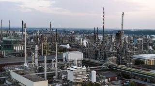 Die BASF muss sparen - das bekommen jetzt auch die Aktionäre zu spüren.