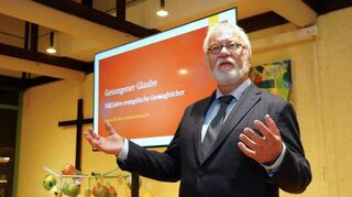 „Von Luther zu Gospel – 500 Jahre Evangelische Gesangbücher“: Darum ging es beim Vortrag von Professor Johannes Schilling in der Michaelsgemeinde.