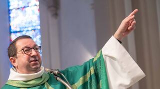 Pfarrer Michael Bartmann (Bild) ist der leitende Pfarrer der katholischen Pfarrei Heilige Edith Stein Lorsch-Einhausen. Jetzt bekommt er Unterstützung für die Arbeit durch einen weiteren Pfarrer.