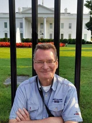 Besuch vor Ort: Autor Konstantin Groß am Weißen Haus in Washington.