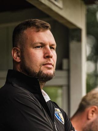 Gemeinsam spielten VfR-Coach Sebastian Lindner (re.) und Riedrodes Torwart-Trainer Chris Keilmann einst beim 1. FC Kaiserslautern.
