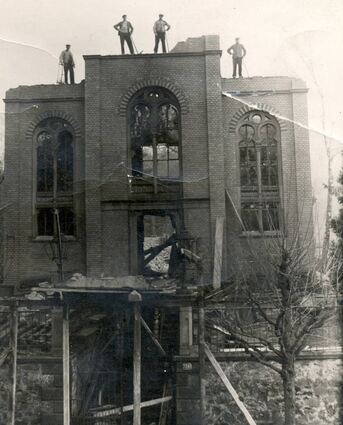 Das Bild zeigt den Abriss der Synagoge nach der Pogromnacht 1938.