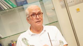 Aus Titan und sehr lange haltbar: Moderner Gelenkersatz.