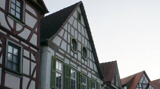 Die Alte Synagoge mit ihren markanten Rundfenstern steht beim Gedenken an die Pogromnacht im Mittelpunkt.
