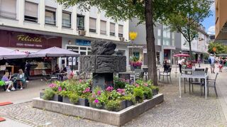 Der Nibelungenbrunnen soll mit neuer Infrastruktur ausgestattet werden. Davon erhofft man sich eine weitere Belebung der oberen Fußgängerzone.