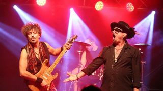 Geoff Tate (r.) war mit seiner Band im Rahmen seiner „Big Rock Show Tour“ zu Gast im Musiktheater Rex.