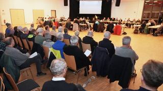 Volle Zuschauerplätze im Bürgerhaus: Neben dem Nachtragshaushalt ging es auch um die viel diskutierte geplante Erhöhung der Grundsteuer B.