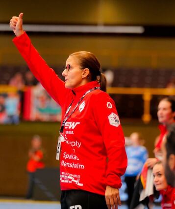 Flames-Trainerin Heike Ahlgrimm sieht ihr Team nach dem leicht holprigen Saisonstart in den letzten Begegnungen auf einem guten Weg.