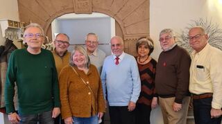 Der neue Vorstand der SPD-Arbeitsgemeinschaft 60 plus (v.l.): Heinrich Klingler, Robert Stanyak, Rita Jakob, Kurt Manich, Jürgen Kaltwasser, Karin Thomas und Erich Thomas, ganz rechts Listenbewerber Wolfgang Sax.