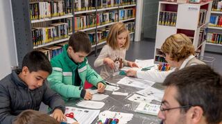 Es wurde gebastelt und gespielt in den Räumlichkeiten von Bücherei und Spielerei beim gemeinsamen Tag der offenen Tür im Alten Rathaus.