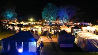 Lorsch lädt am ersten Adventswochenende zum „Blauen Weihnachtswunder“ ein. Der Weihnachtsmarkt wird zum vierten Mal auf der Klosterwiese gefeiert.