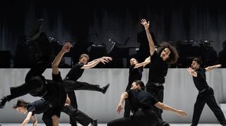 Dance Theatre Heidelberg zeigt „Pollock“. Choreograf Iván Pérez hat sich vom Leben und Schaffen des US-amerikanischen Malers inspirieren lassen.