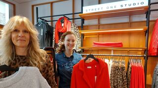 Anja Steinert und Carolin Schwab präsentieren im "Wunderschön" die neue Linie "Street One Studio".