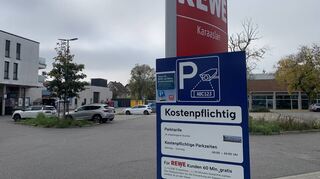 Das Parken auf dem REWE-Gelände in Käfertal kostet für Nicht-Kunden Geld.