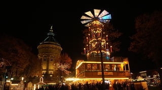 Hier weht Glühweinduft durch die Gassen: Doch welche alkoholfreien Alternativen gibt es auf dem Weihnachtsmarkt in Mannheim?