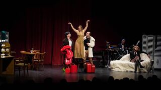 Im Bensheimer Parktheater brillierte das Neue Globe Theater Potsdam im Abo „Großes Haus“ am Donnerstagabend mit der Aufführung von „Mephisto“, schillernde Figuren und das facettenreiche Spiel wurden vom Publikum gefeiert.