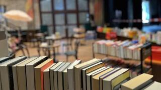 Zum Bücher- und Medienflohmarkt wird in die Alte Gerberei eingeladen.