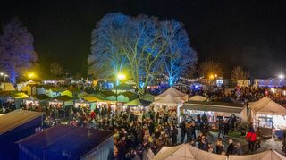 Die Stadt Lorsch hatte zum Weihnachtsmarkt eingeladen, erneut wurde er als „Blaues Weihnachtswunder“ auf dem Karolingerplatz gefeiert und war an allen drei Veranstaltungstagen gut besucht.