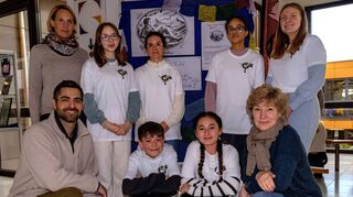 Die „Kaffee-Connection“ des Goethe-Gymnasiums: Mitglieder der Fairtrade-AG mit Alexander Lott, Claudia Diefenbach-Balaei, Teresa Schuch und Simone Vondung.